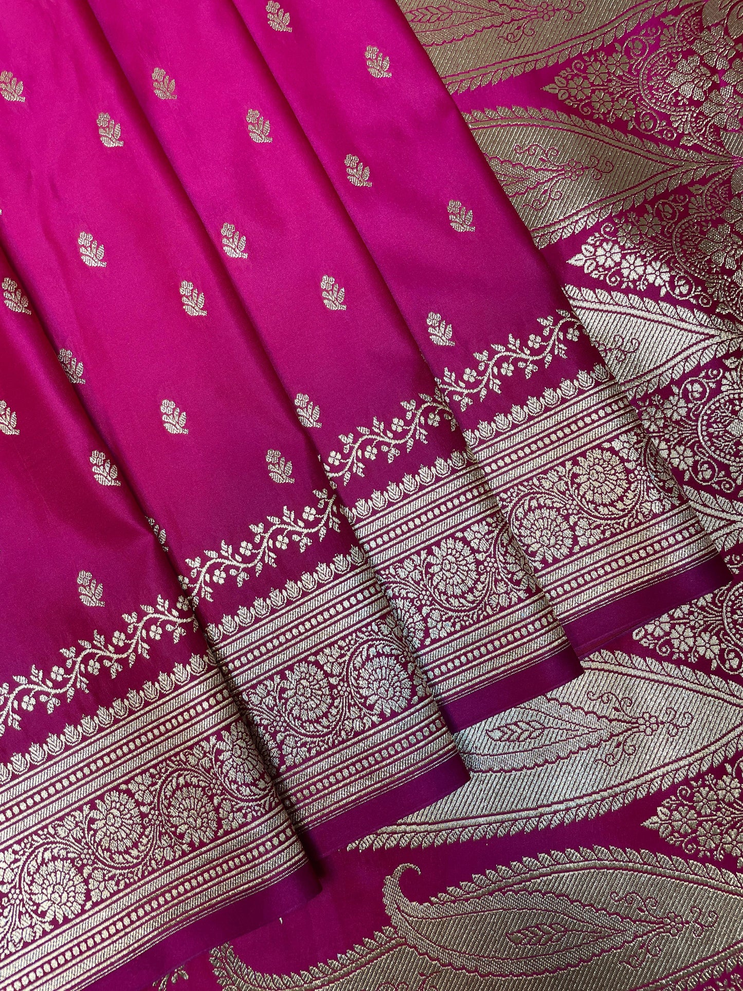 Pink Katan Banarasi Saree with Gold Zari Floral Weaving And Grand Pallu B0658ds