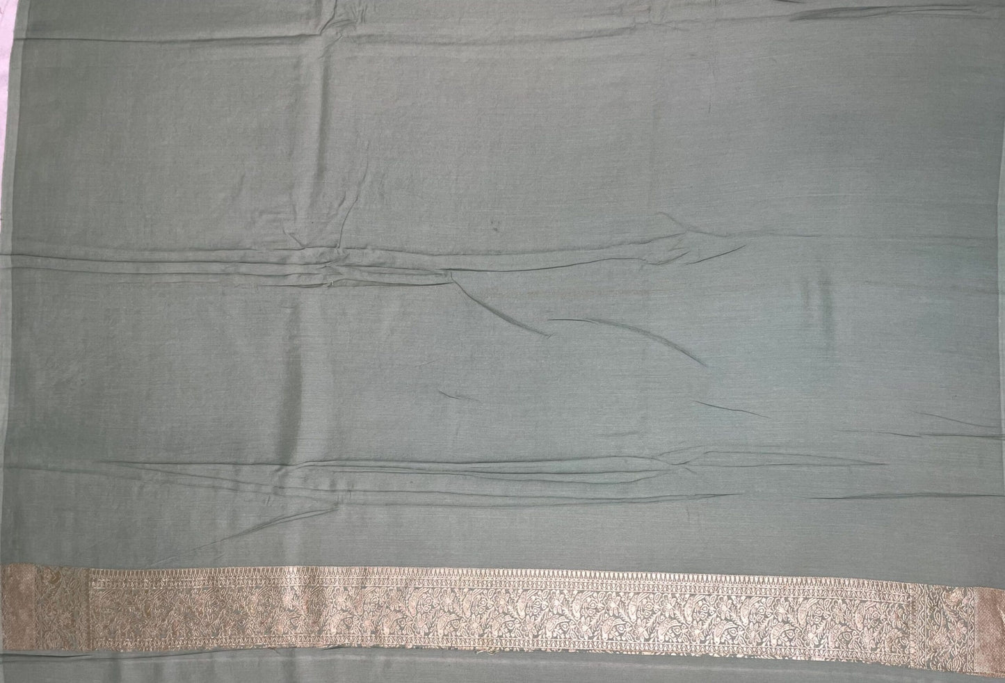 Green Banaras Munga Silk Saree with Rich Zari Border and Birds with Floral Design b0074ds