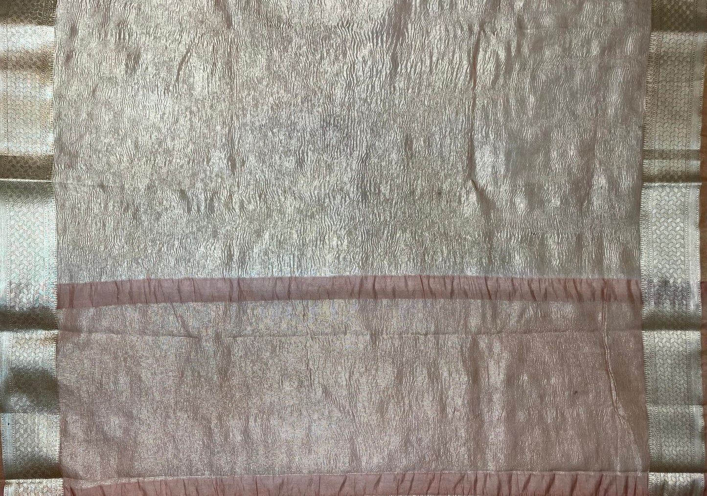 Crush Tissue Saree with Intricate Zari Border Design b0098ds