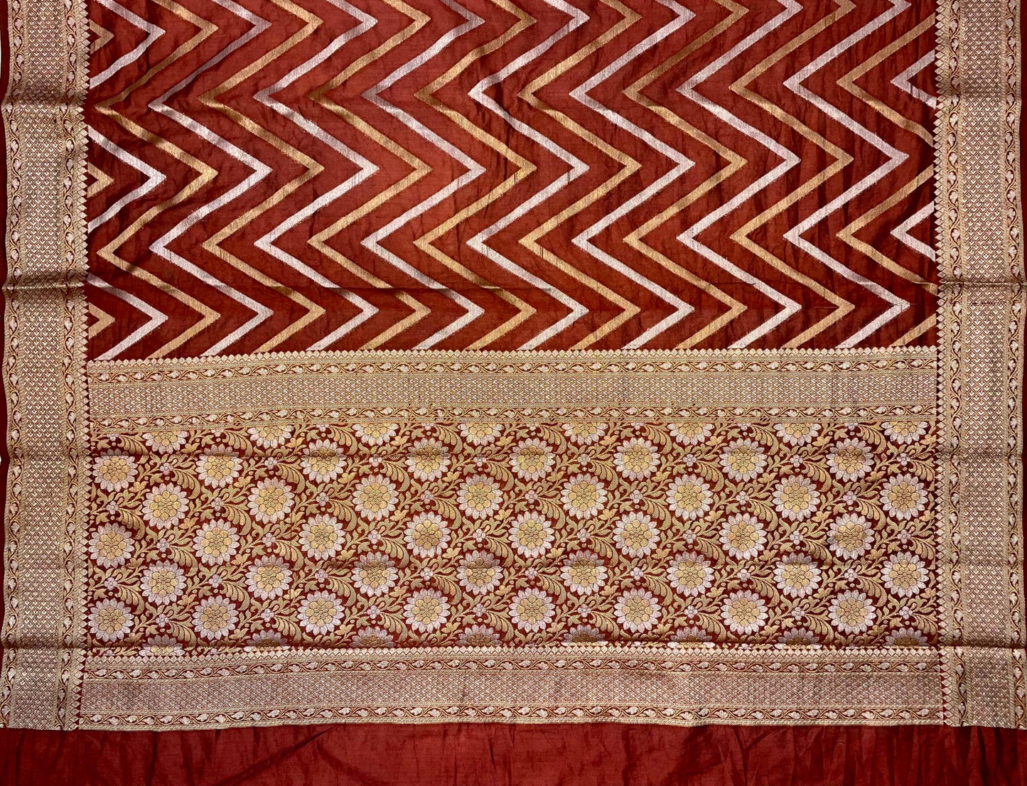 Maroon Banaras Georgette Silk with Zari Lines with Intricate Border and Pallu Design b0111ds