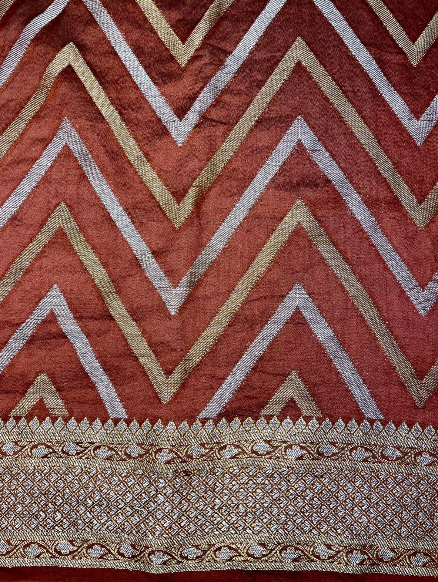 Maroon Banaras Georgette Silk with Zari Lines with Intricate Border and Pallu Design b0111ds
