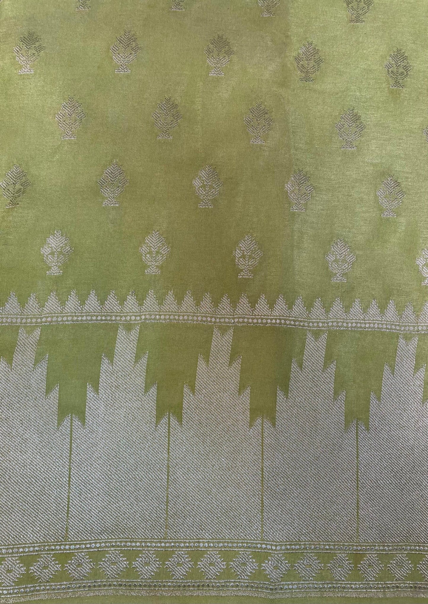 Green Banaras Munga Saree with Temple Border and Body Butta Design b0133ds