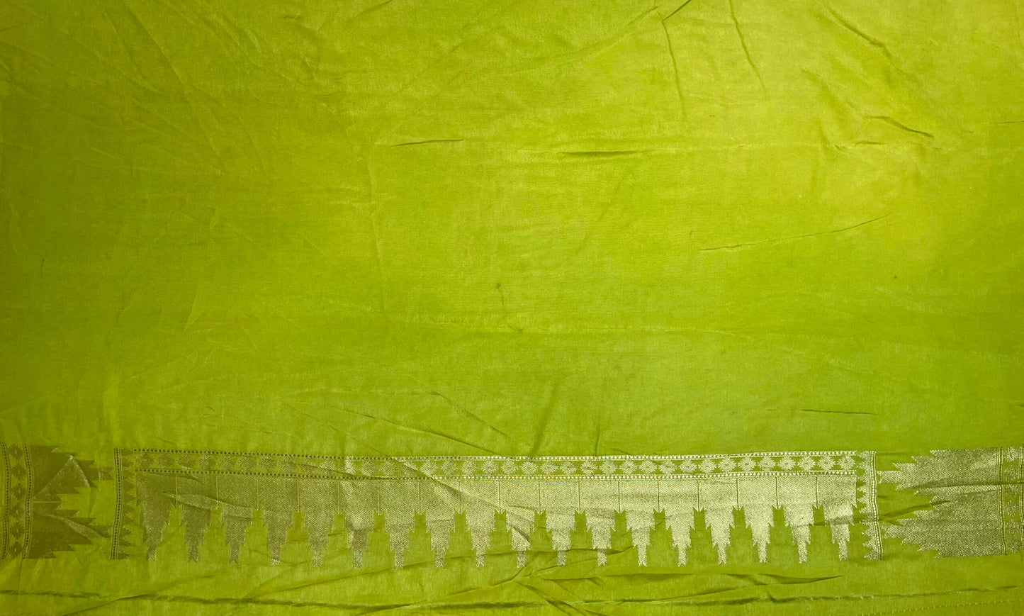 Green Banaras Munga Saree with Temple Border and Body Butta Design b0133ds
