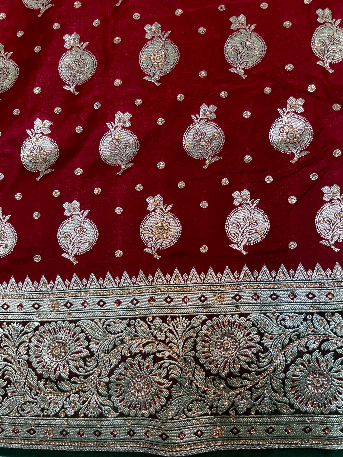 Banaras Katan Silk Saree with Contrast Blouse with Body Butti and Stone Work Design b0160ds