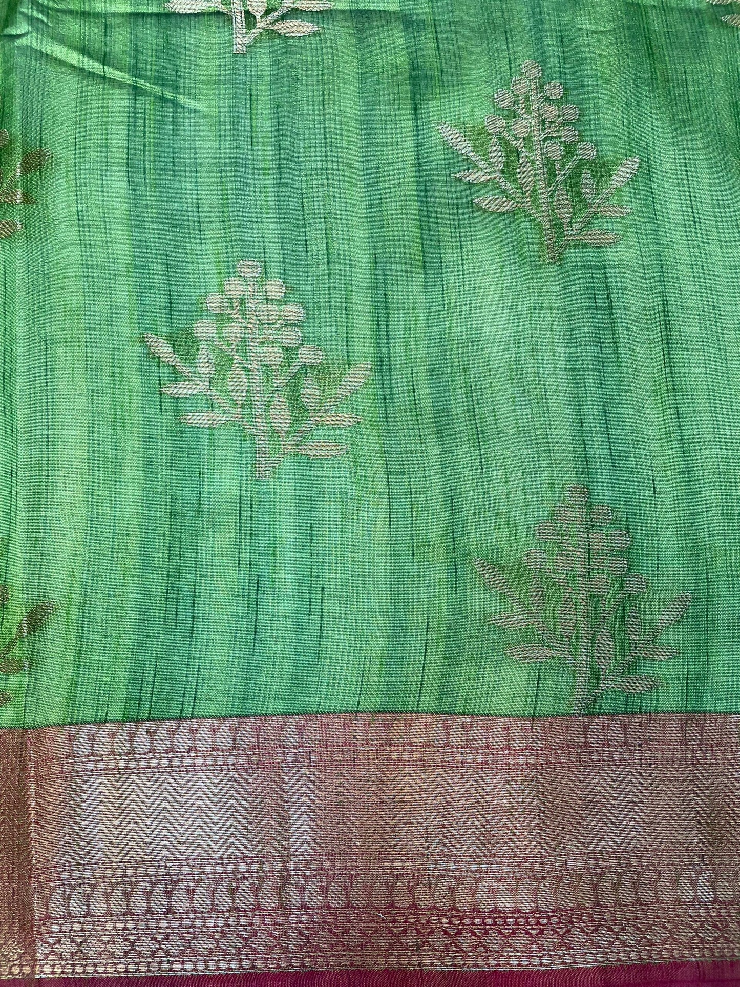 Green Banaras Fancy Khadi Zari Border Body Butta and Pallu Design b0171ds