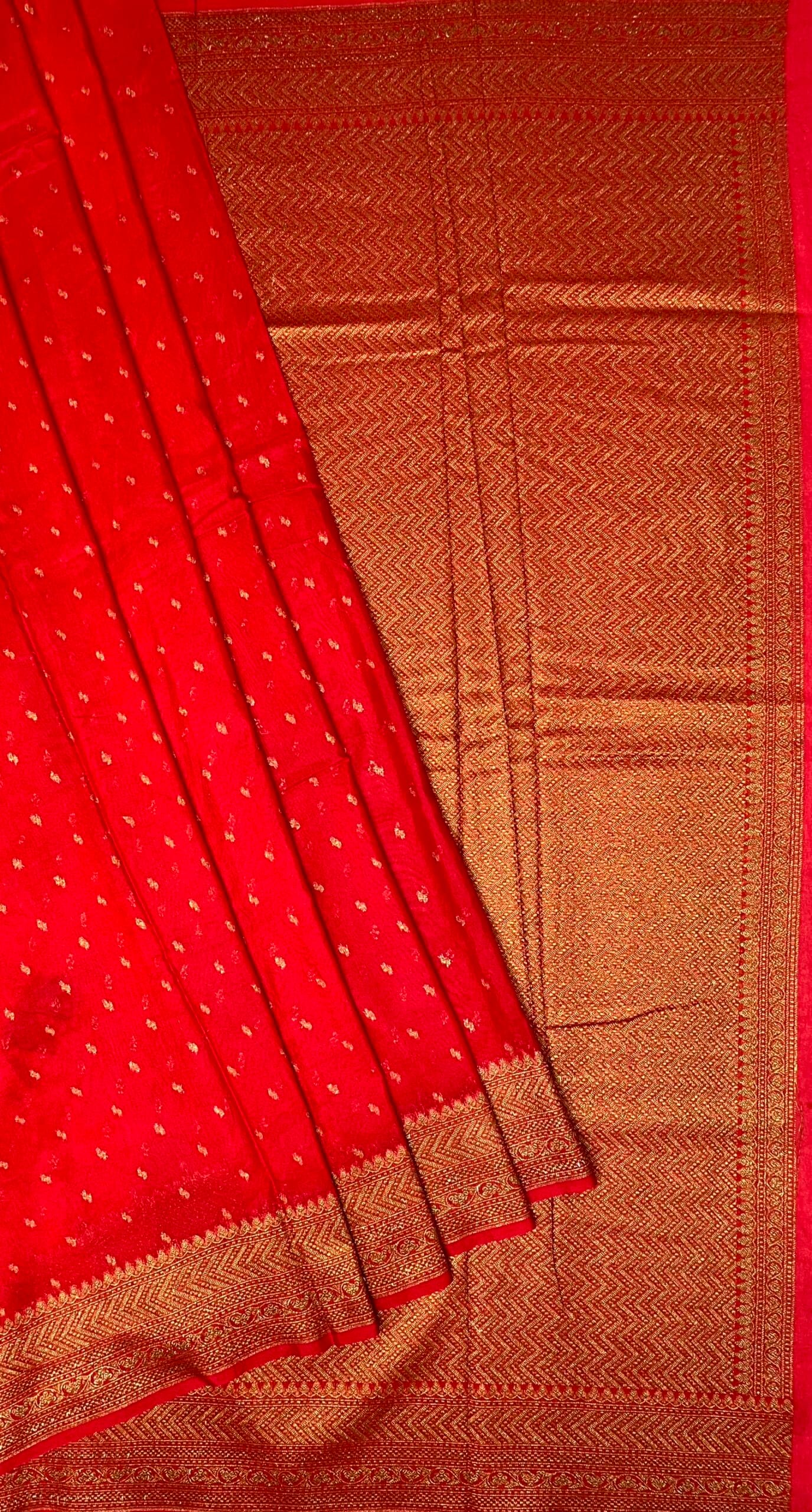 Red Banaras Georgette with Body Butta and Intricate Border Pallu Design b0178ds