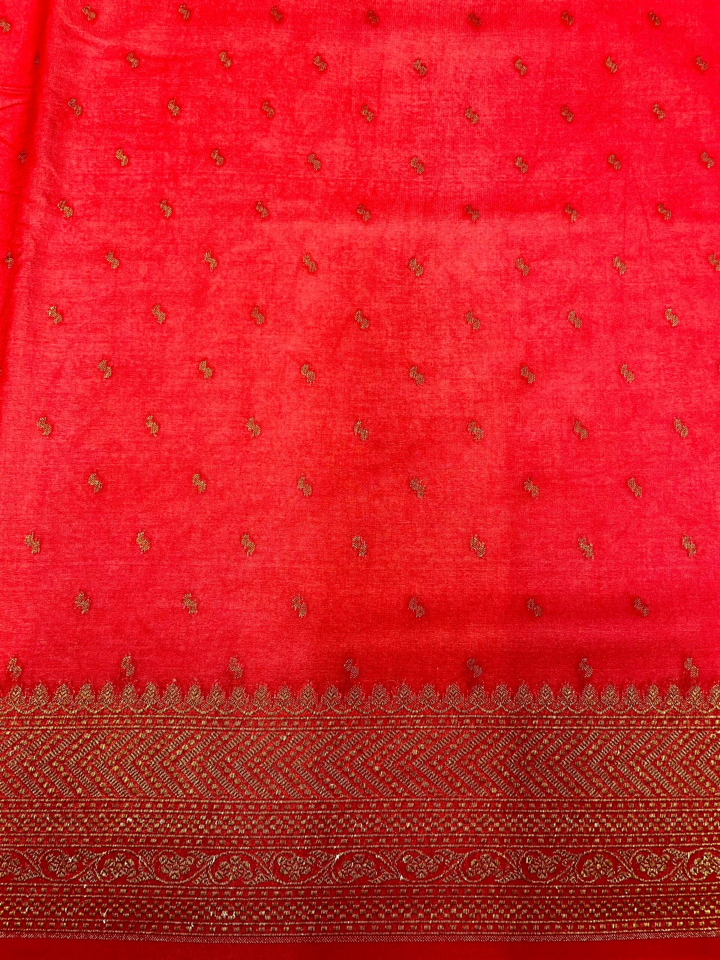Red Banaras Georgette with Body Butta and Intricate Border Pallu Design b0178ds
