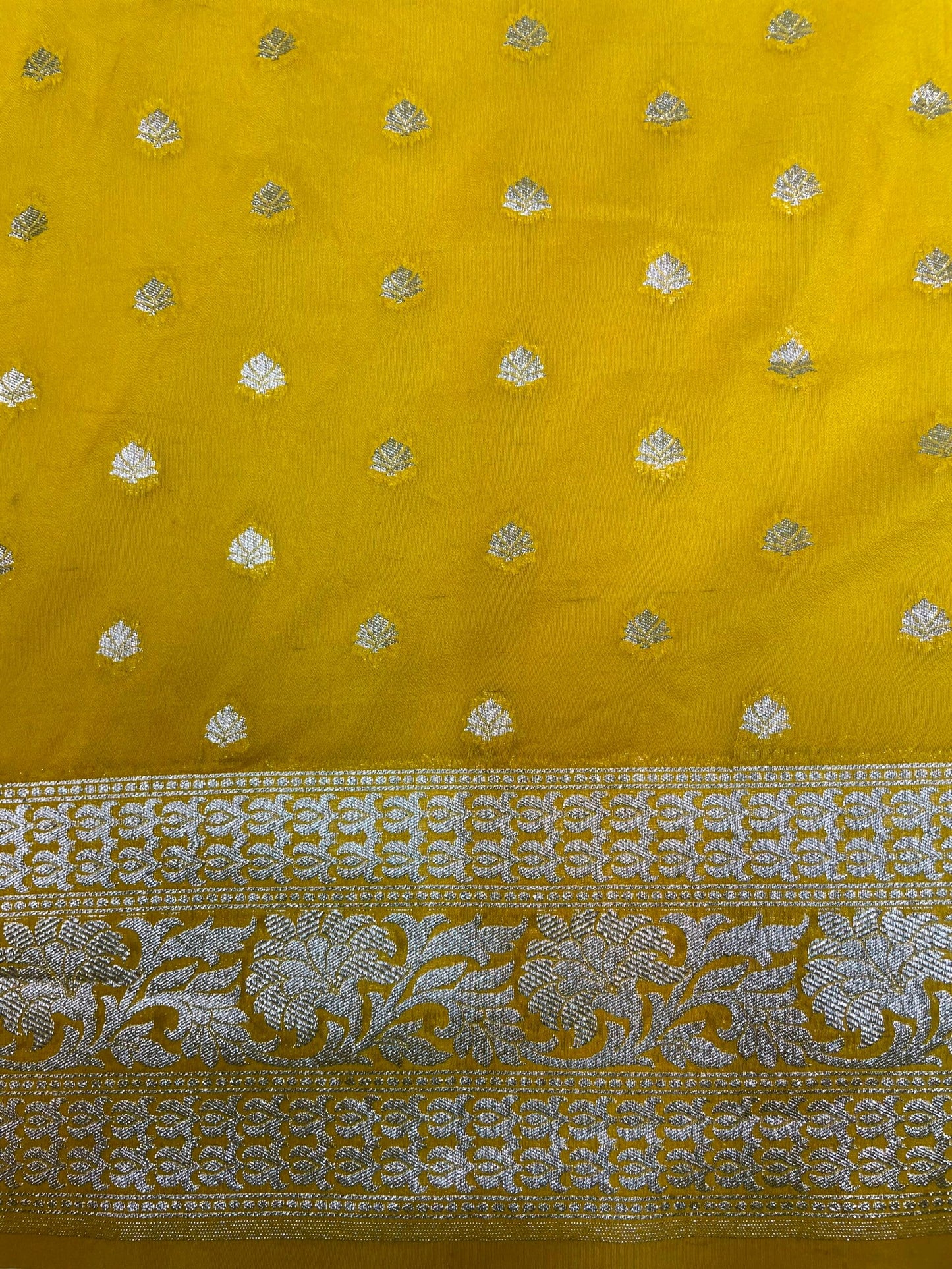 Yellow Banaras Georgette with Half and Half Dyed Body and Intricate Border Pallu Design b0184ds