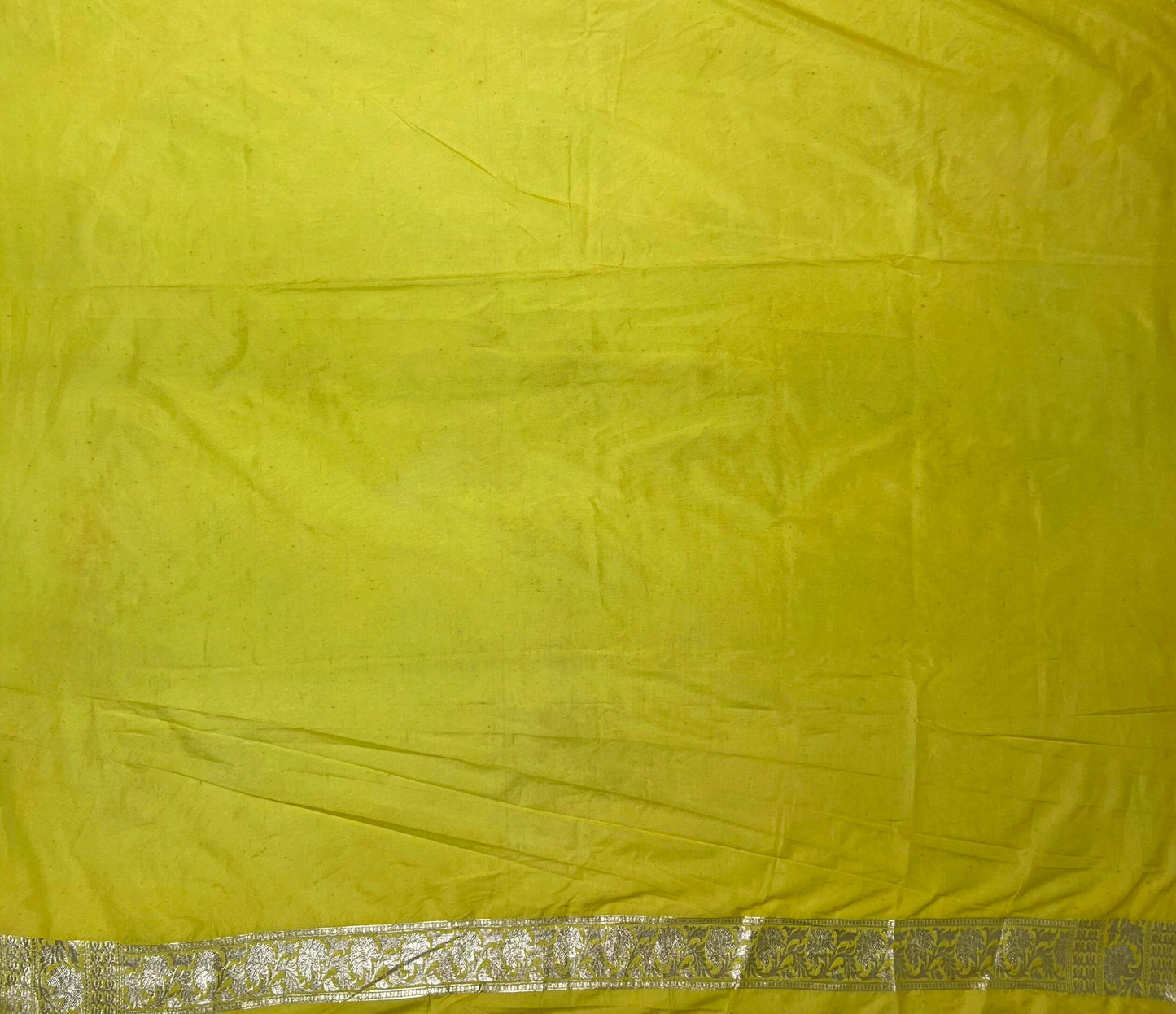 White and Yellow Banaras Georgette with Half and Half Dyed Body and Intricate Border Pallu Design b0186ds