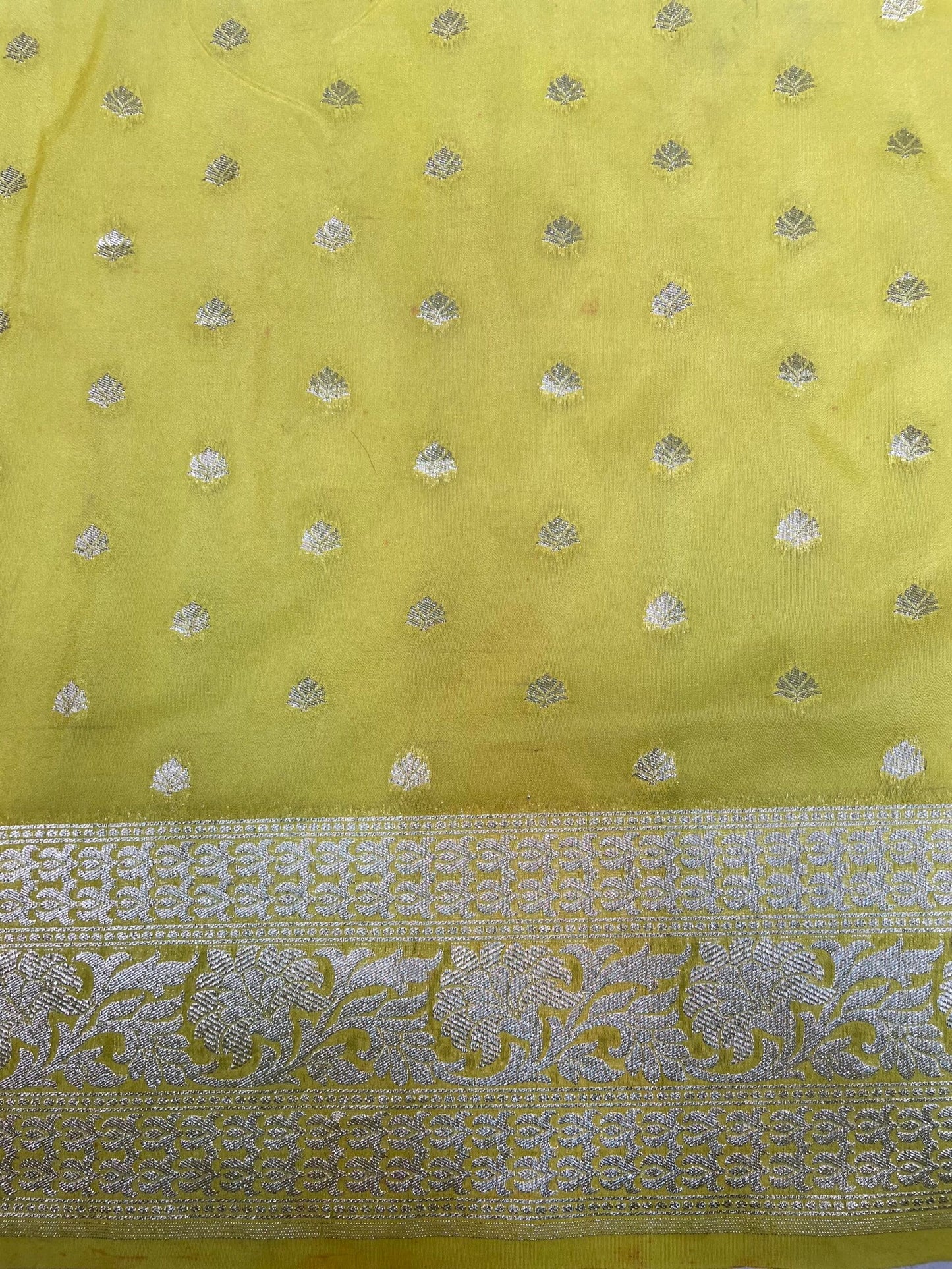 White and Yellow Banaras Georgette with Half and Half Dyed Body and Intricate Border Pallu Design b0186ds