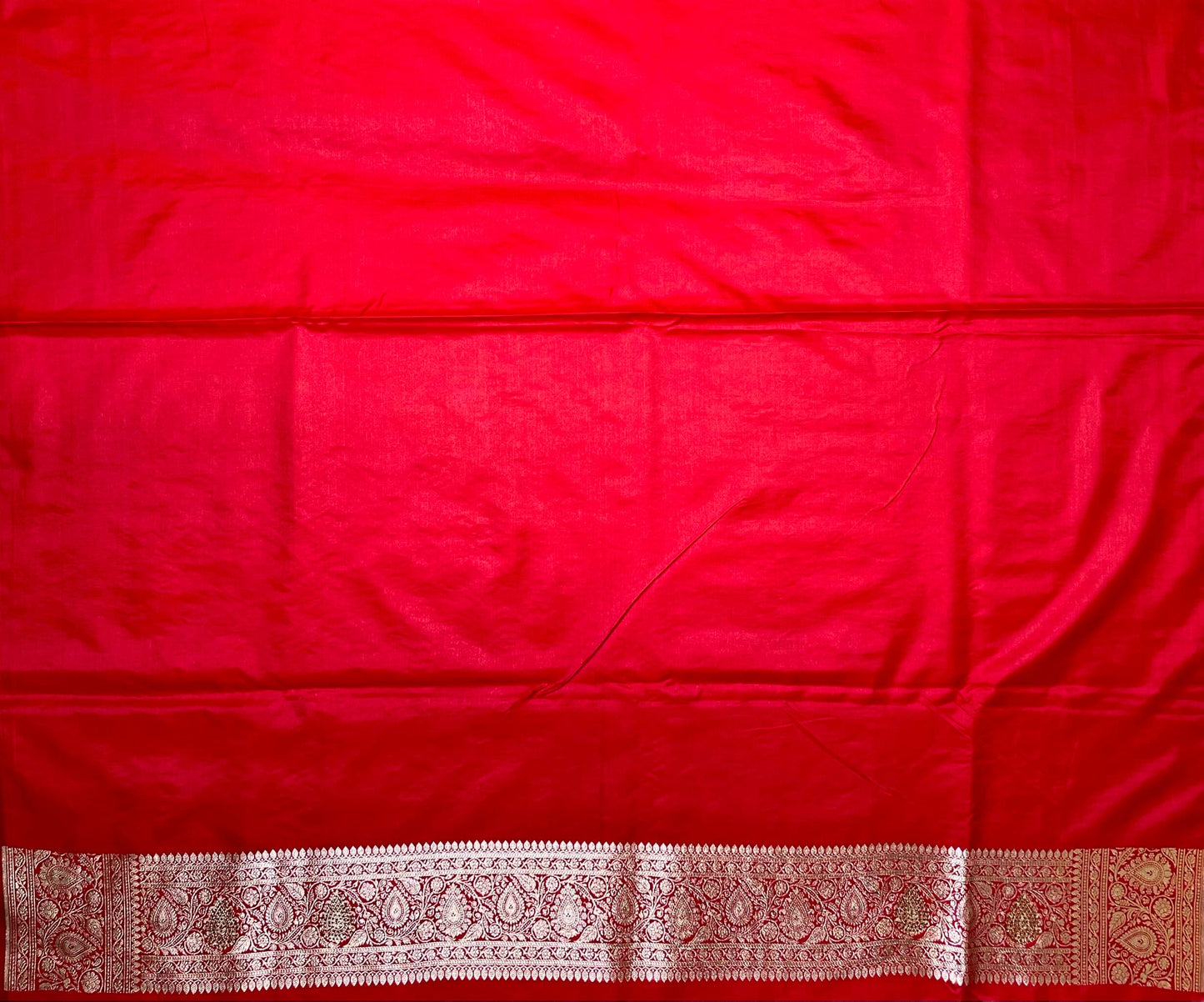 Red Banaras Katan Silk Saree with Body Butti and Stone Work Design b0201ds