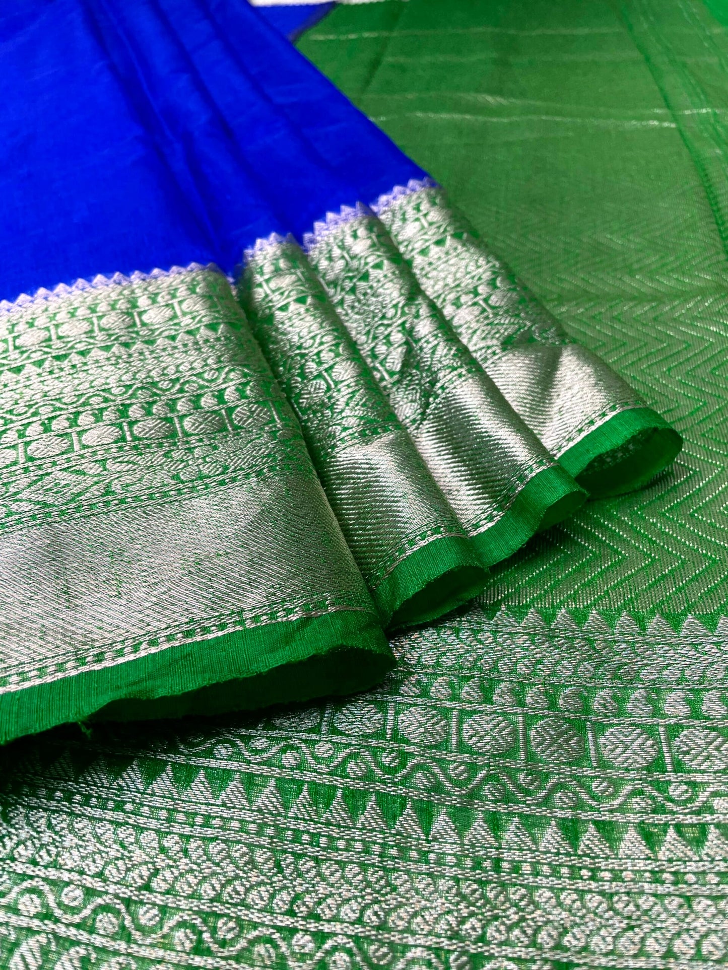 Blue and Green Banaras Linen Saree with Intricate Border and Pallo Design b0207ds