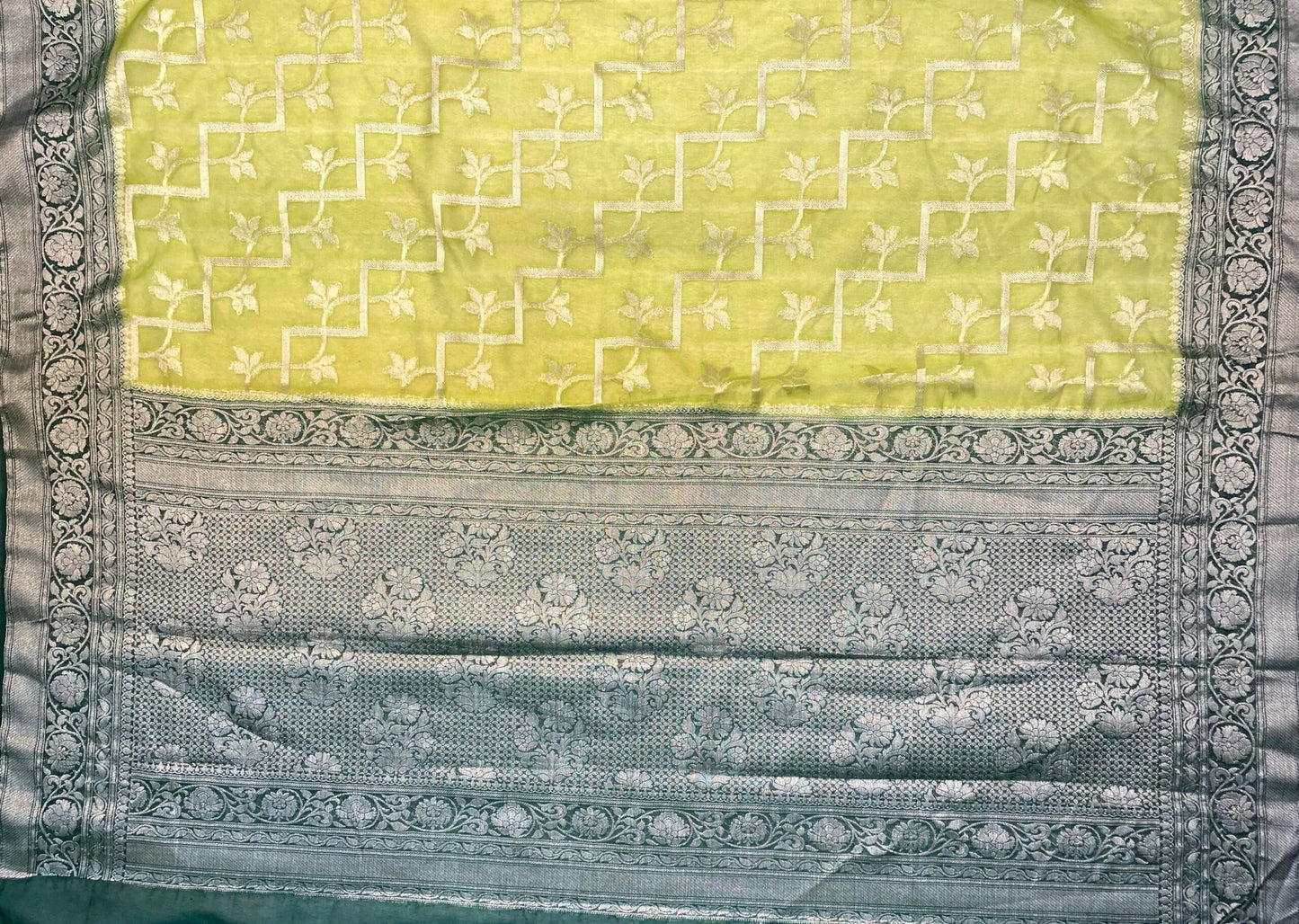 Green Black Banaras Georgette with Body Border and Pallu Design b0267ds