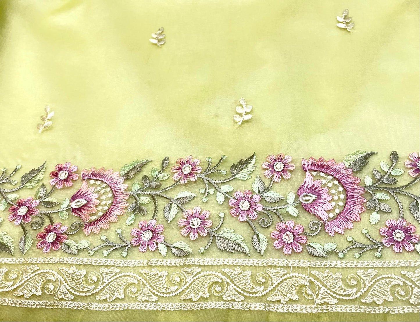 Organza Saree Embroidery with Butta and Border Design b0287ds