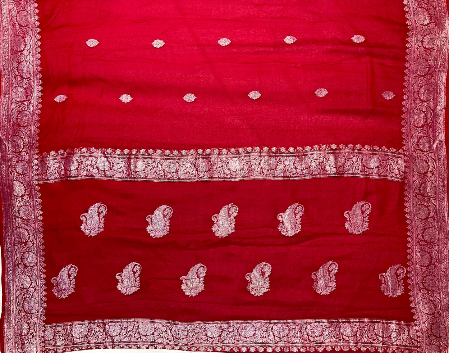 Red Handloom Banaras Chiffon Saree with Kadwa Buti Design b0423ds