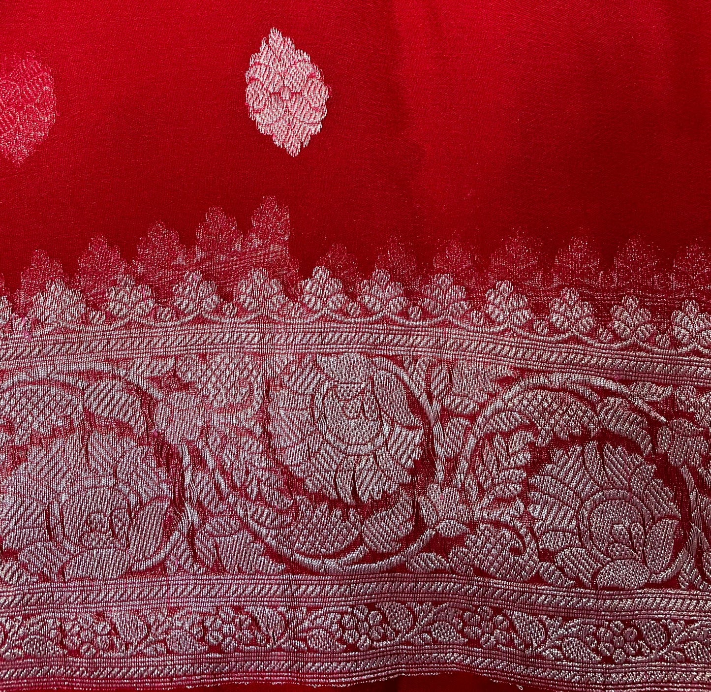 Red Handloom Banaras Chiffon Saree with Kadwa Buti Design b0423ds