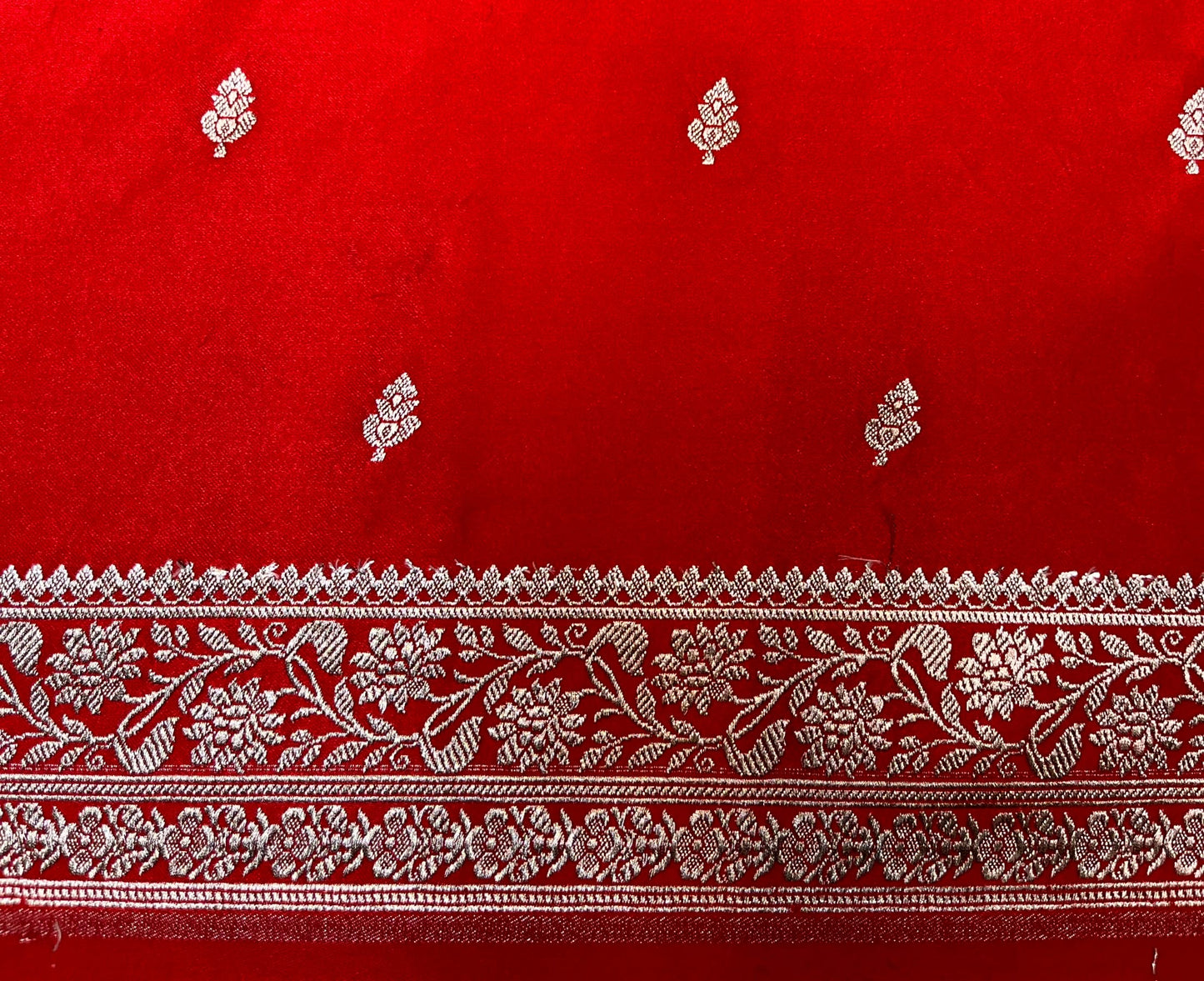 Red Banaras Katan Silk Saree with Body Butti and Border Design b0431ds