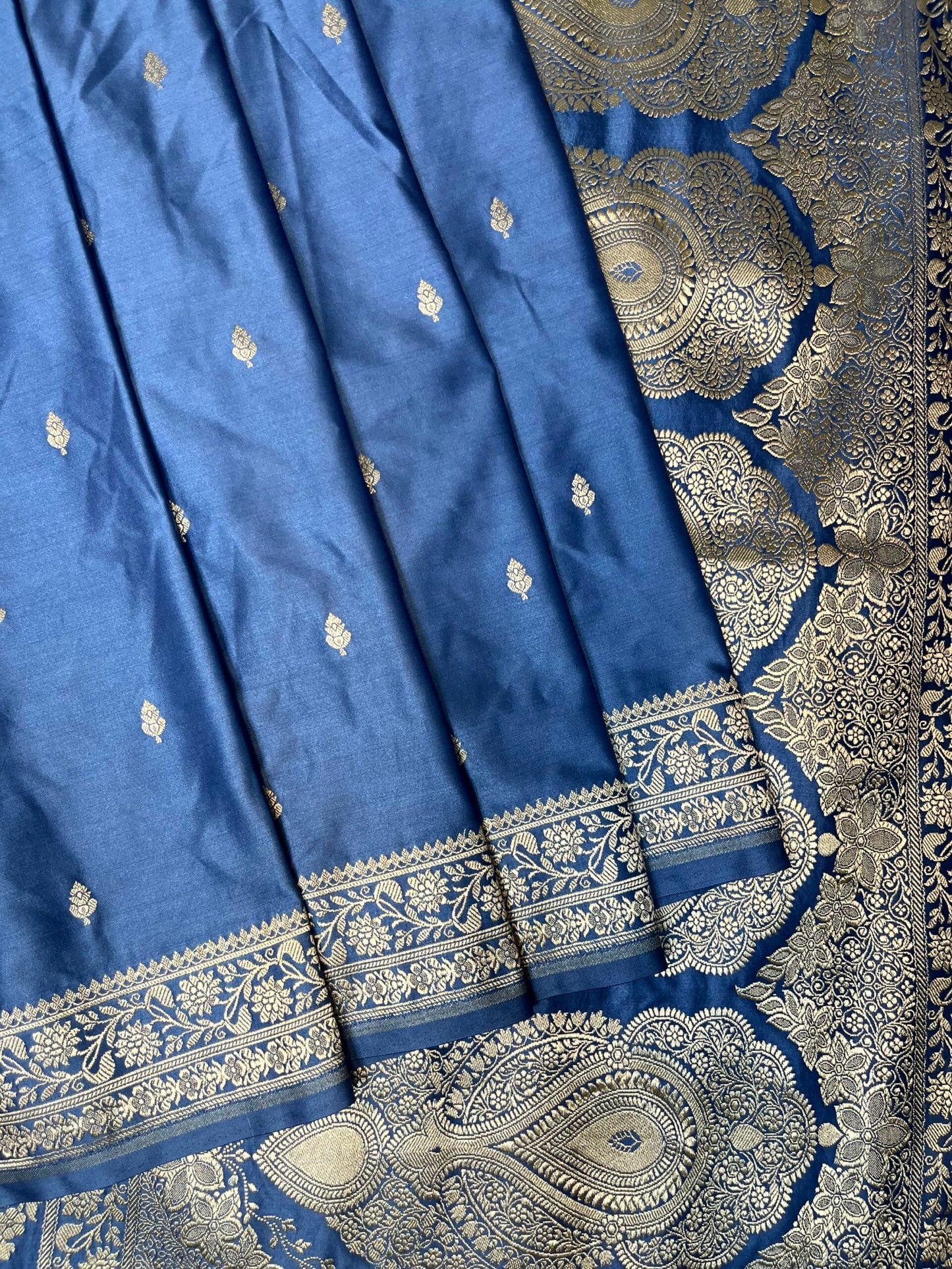 Banaras Katan Silk Saree with Body Butti and Border Design b0433ds