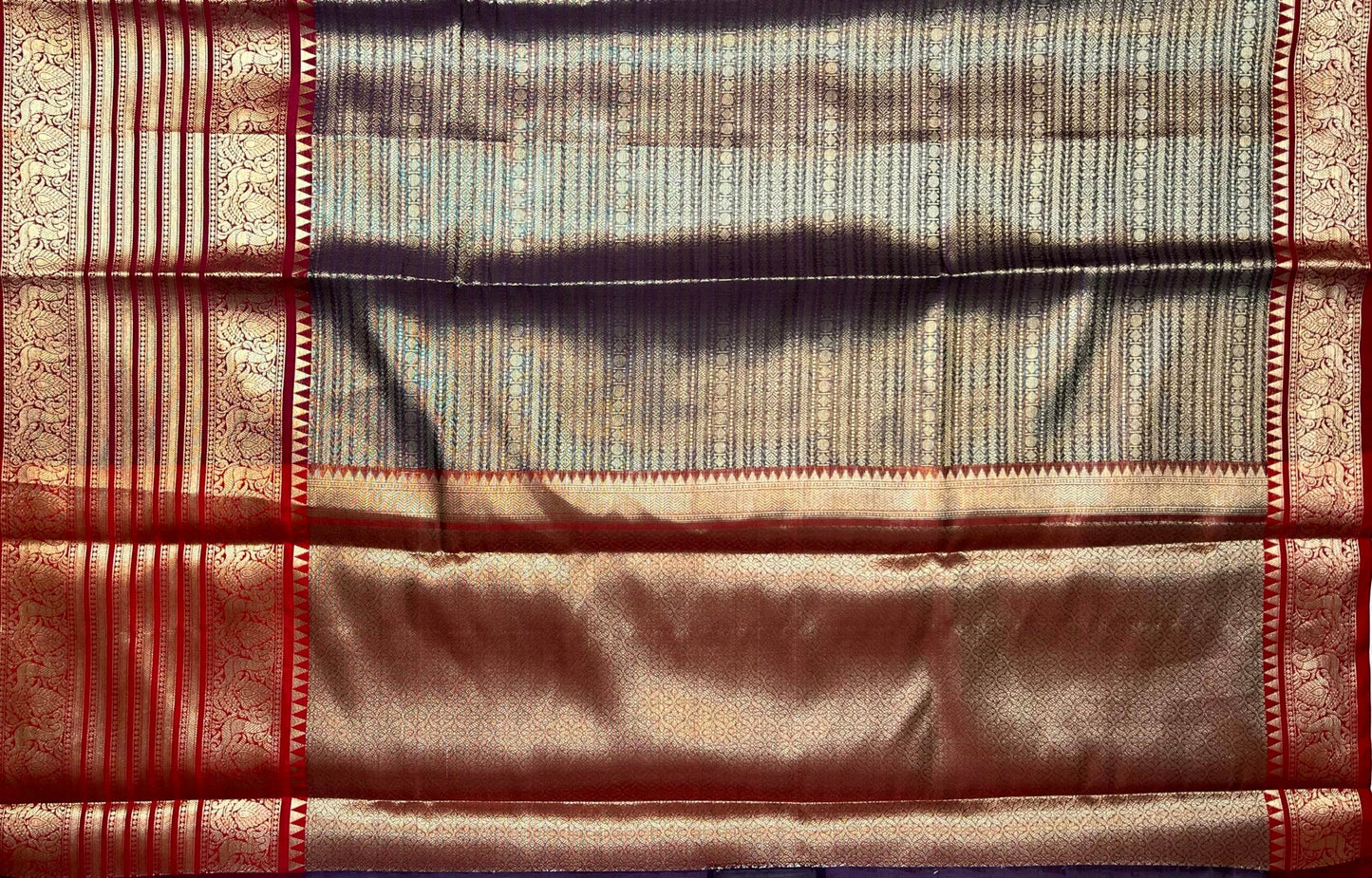 Grey Banaras Saree with Body stripes and Border Design b0454ds
