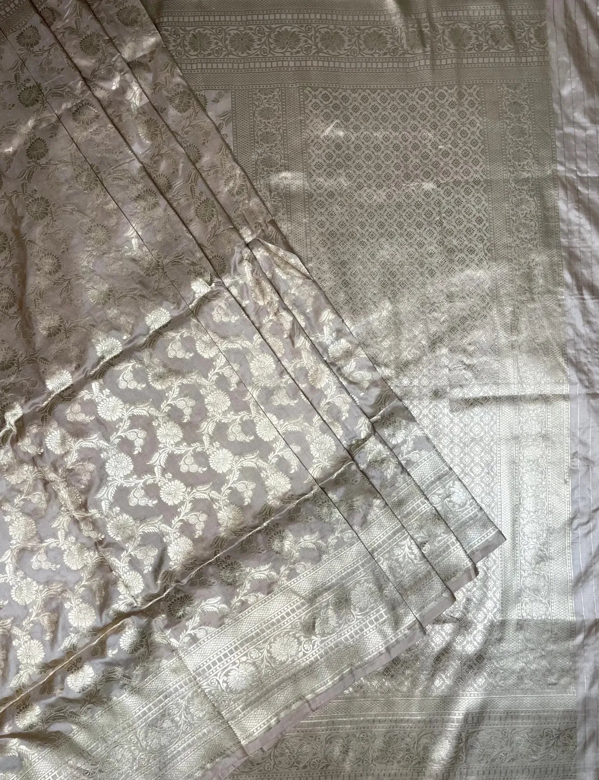 Beige Banaras Katan Silk Saree with Rich Zari Border and Floral Design b0075ds