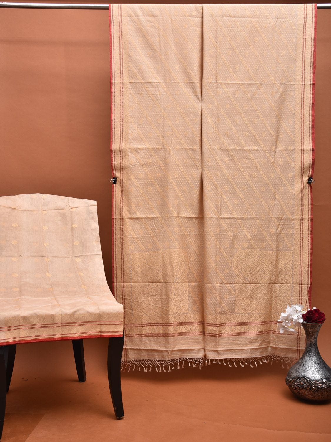 Beige Shwetambari Jamdani Weave Saree with Warp Cotton Weft Pure Silk and Pure Zari b0295