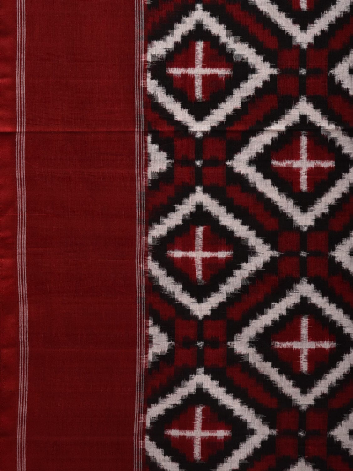 Black and Red Pochampally Ikat Cotton Handloom Saree with Telia Design i0672