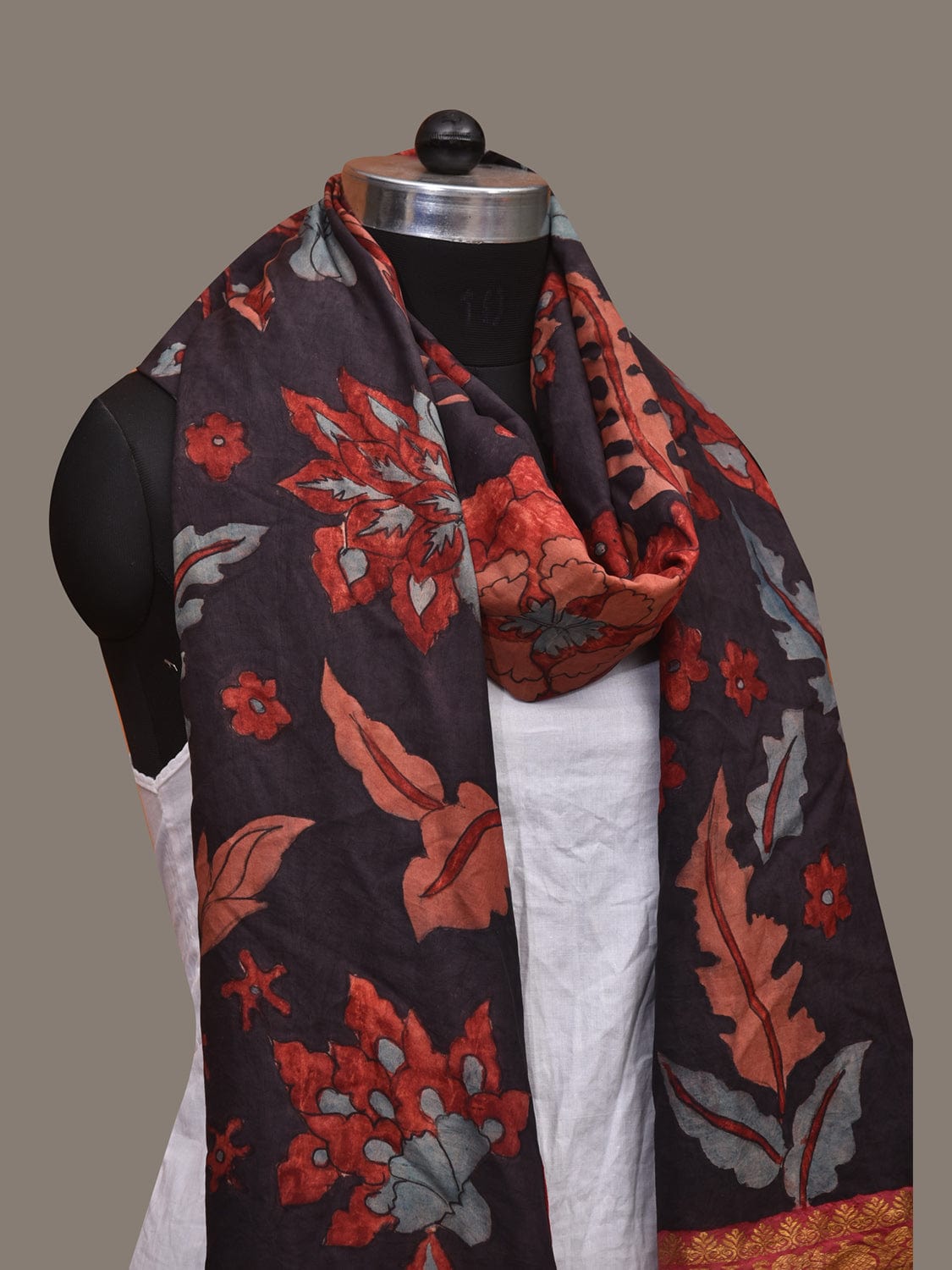 Black Kalamkari Hand Painted Kanchipuram Silk Handloom Dupatta with Floral Design ds3069