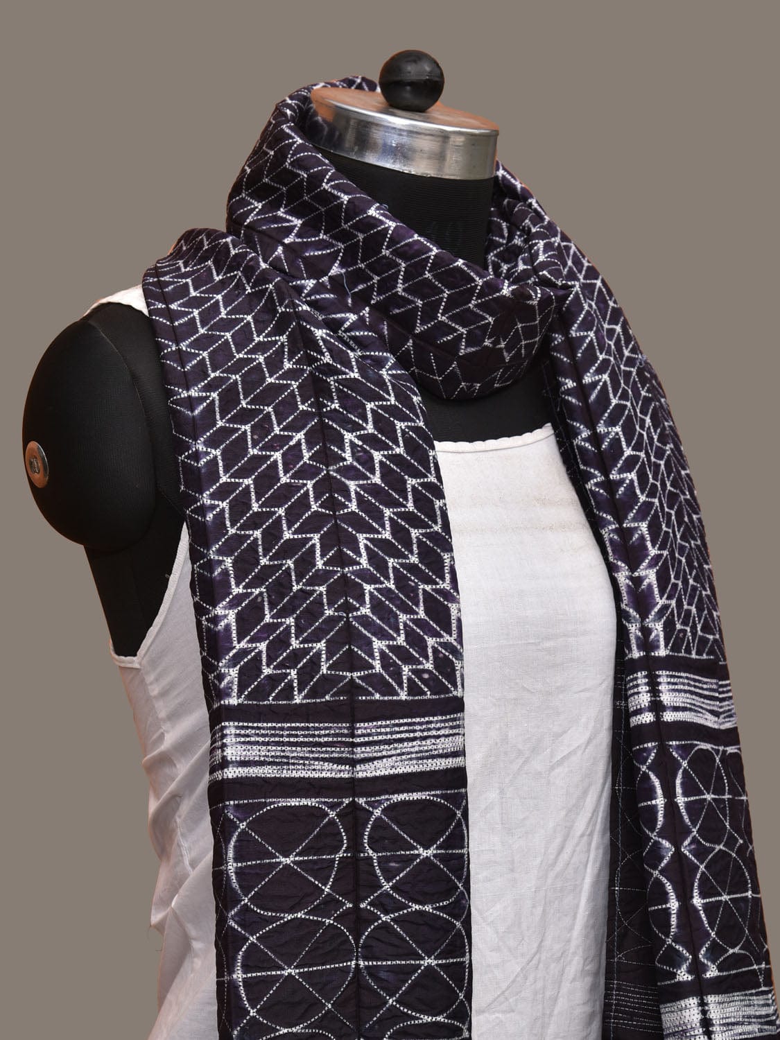 Black Shibori Silk Handloom Stole with Zig-Zag Design ds3157