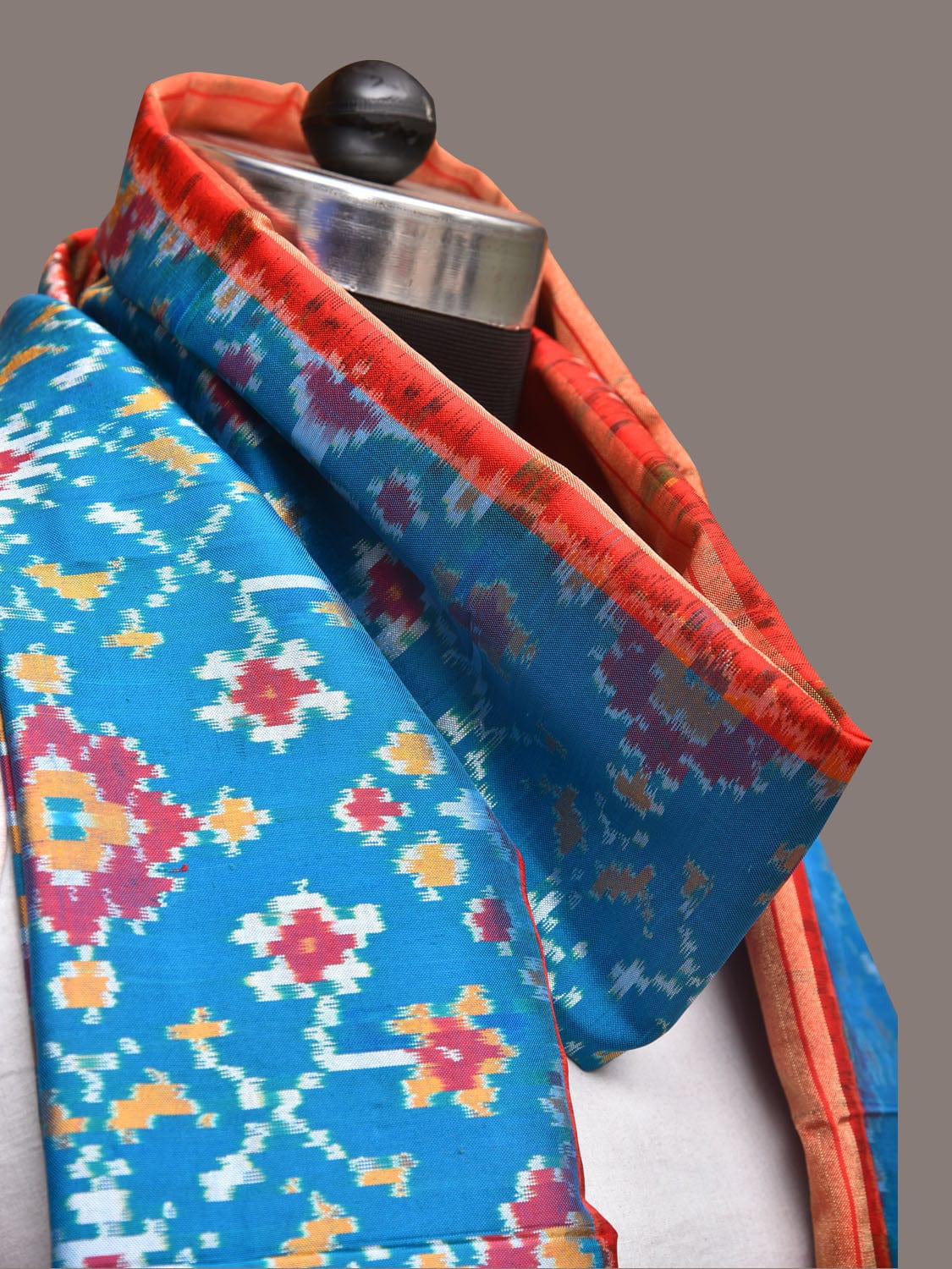 Blue and Red Pochamaplly Ikat Silk Handloom Dupatta with Geometric Design ds3376