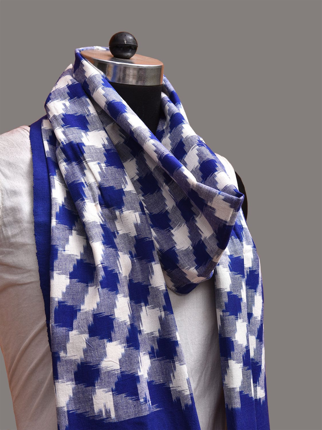 Blue and White Double Ikat Cotton Handloom Stole with Grill Design ds3742