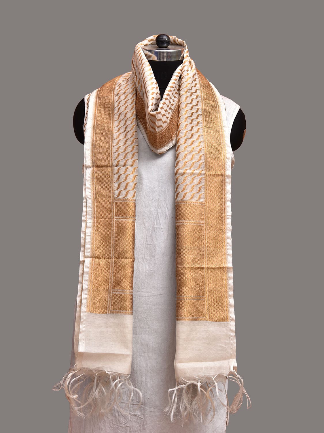 Cream Banaras Cotton Silk Dupatta with Diagonal Design ds3750