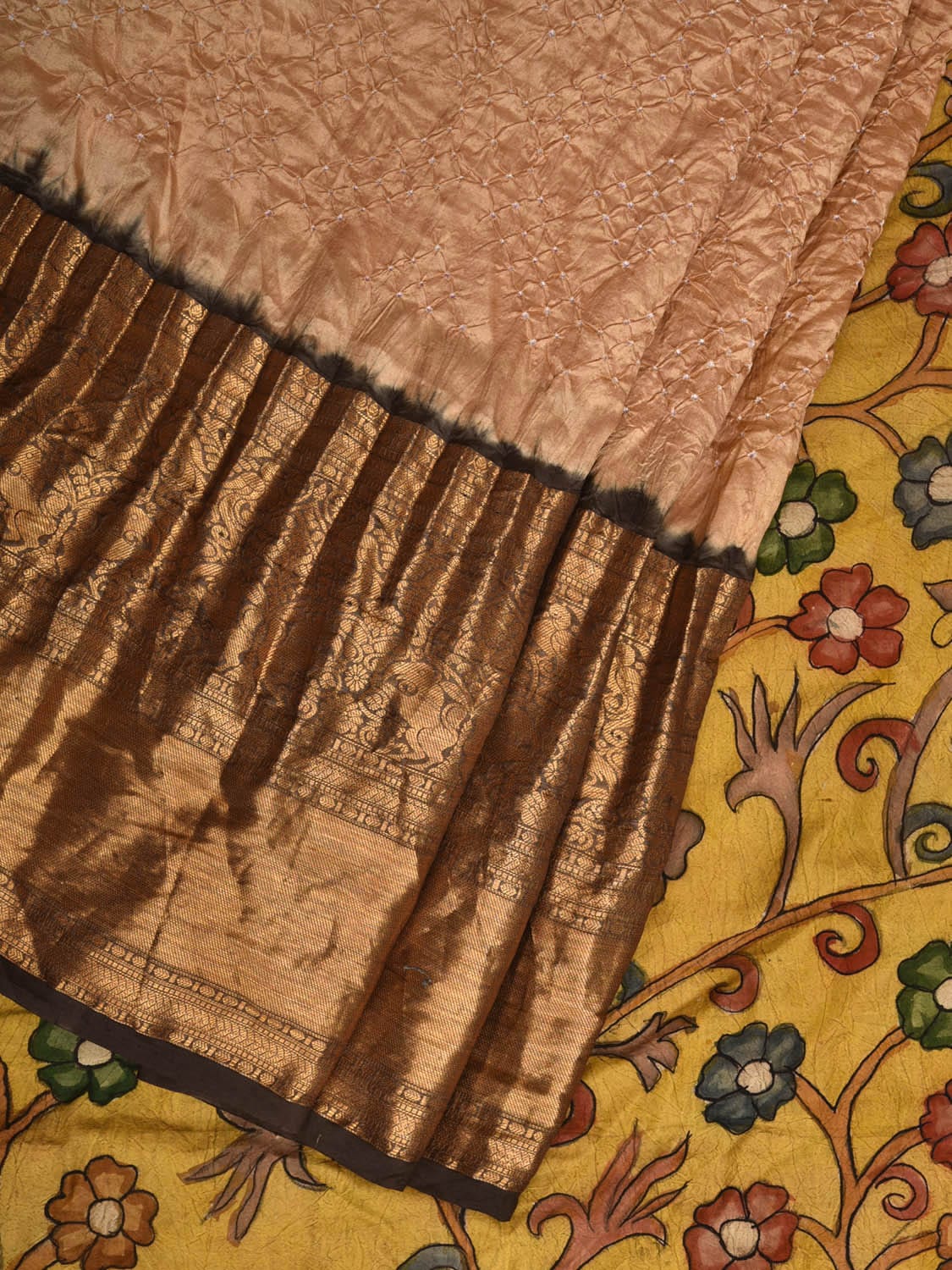 Cream Bandhani Kanchipuram Silk Handloom Saree with Kalamkari Hand Painted Pallu and Blouse Design bn0406
