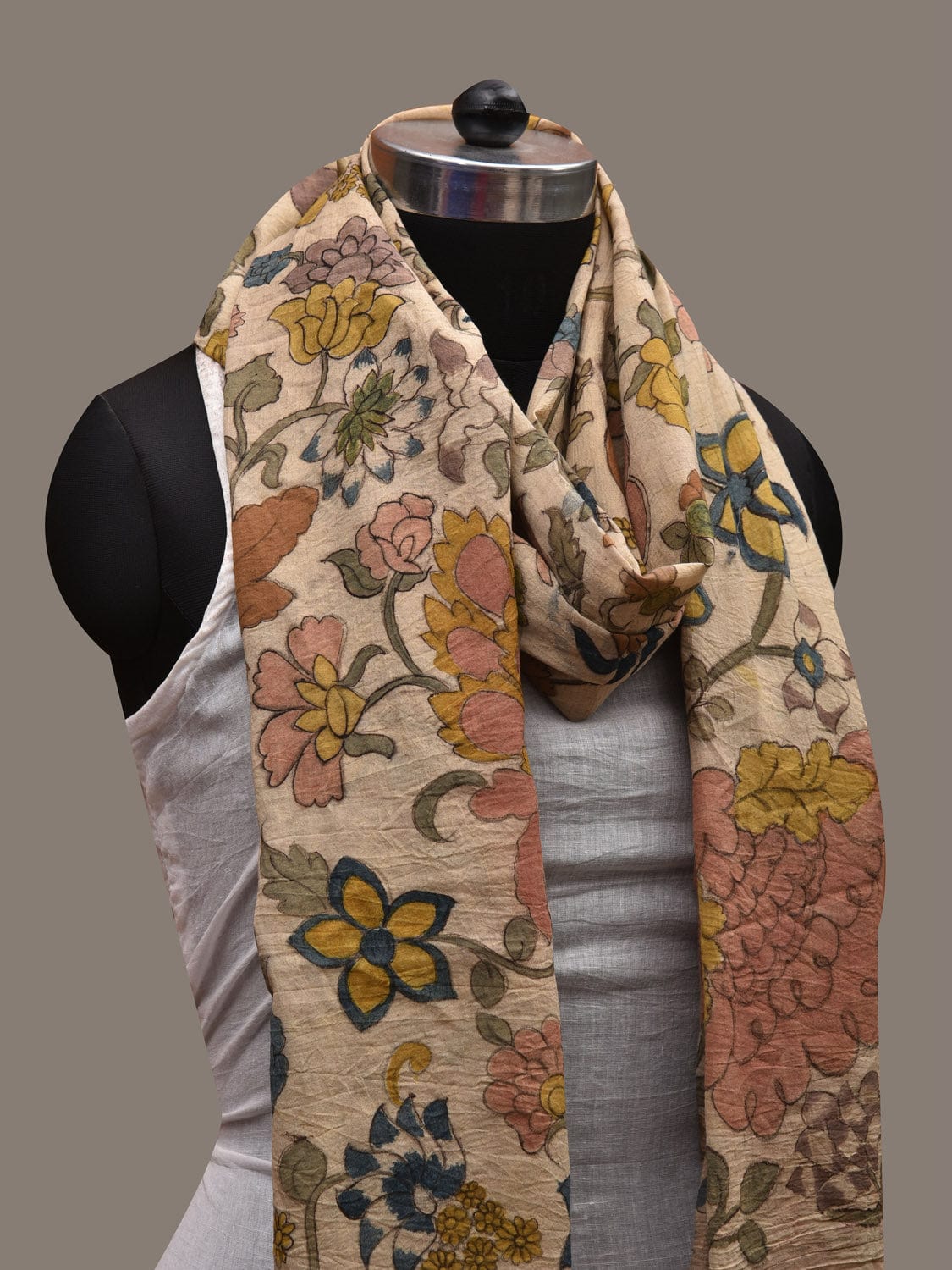 Cream Kalamkari Hand Painted Cotton Handloom Dupatta with Floral Design ds2733