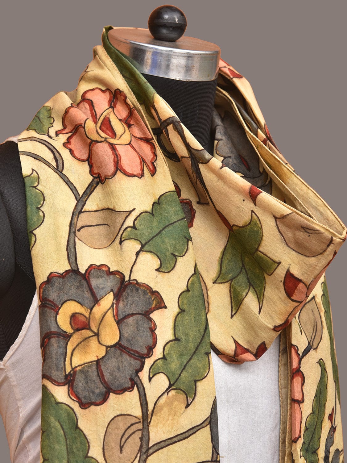 Cream Kalamkari Hand Painted Sico Stole with Floral Design ds3309