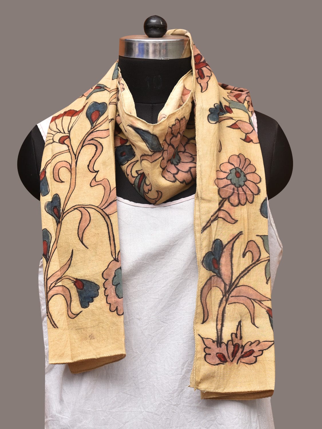 Cream Kalamkari Hand Painted Sico Stole with Floral Design ds3401