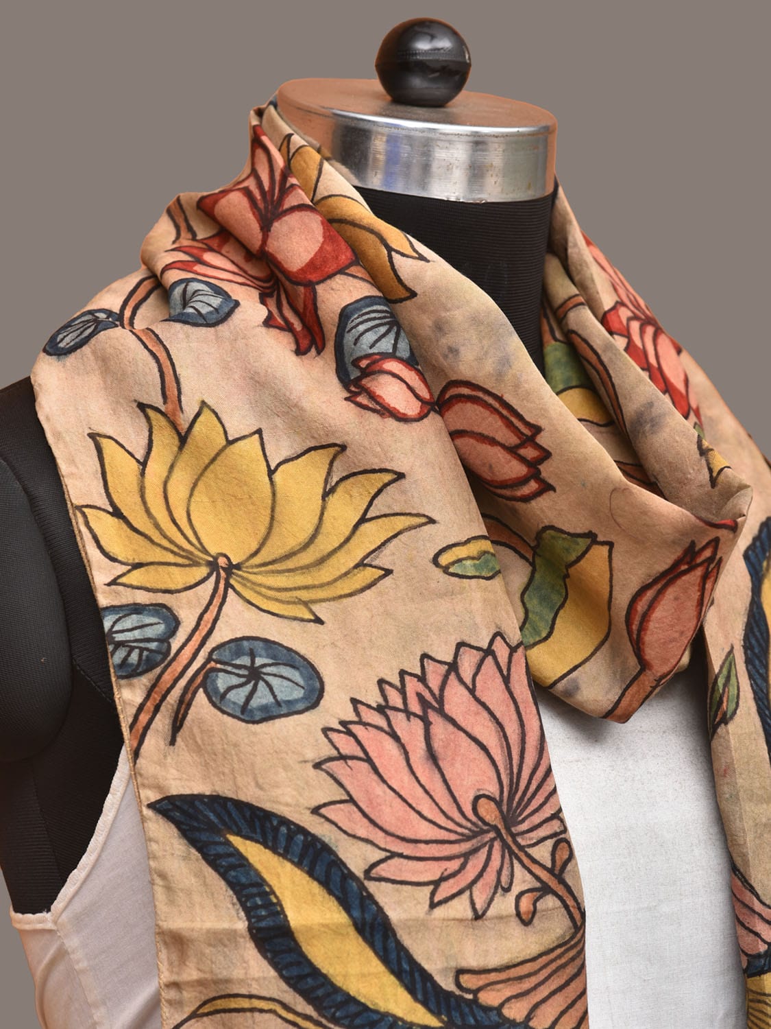 Cream Kalamkari Hand Painted Sico Stole with Lotus and Peacocks Design ds3300