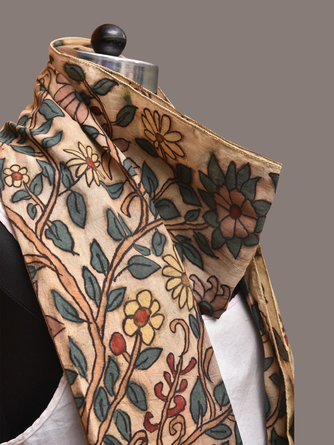 Cream Kalamkari Hand Painted Sico Stole with Tree of Life Design ds3400