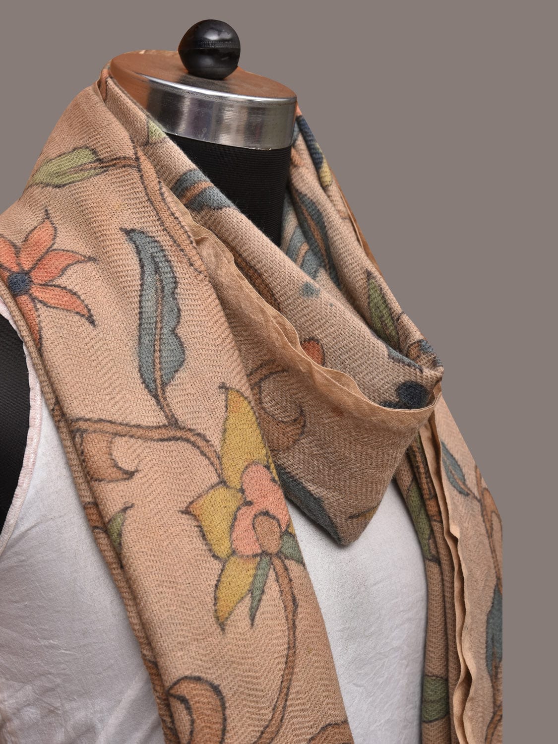 Cream Kalamkari Hand Painted Woolen Handloom Stole with Floral Design ds3541
