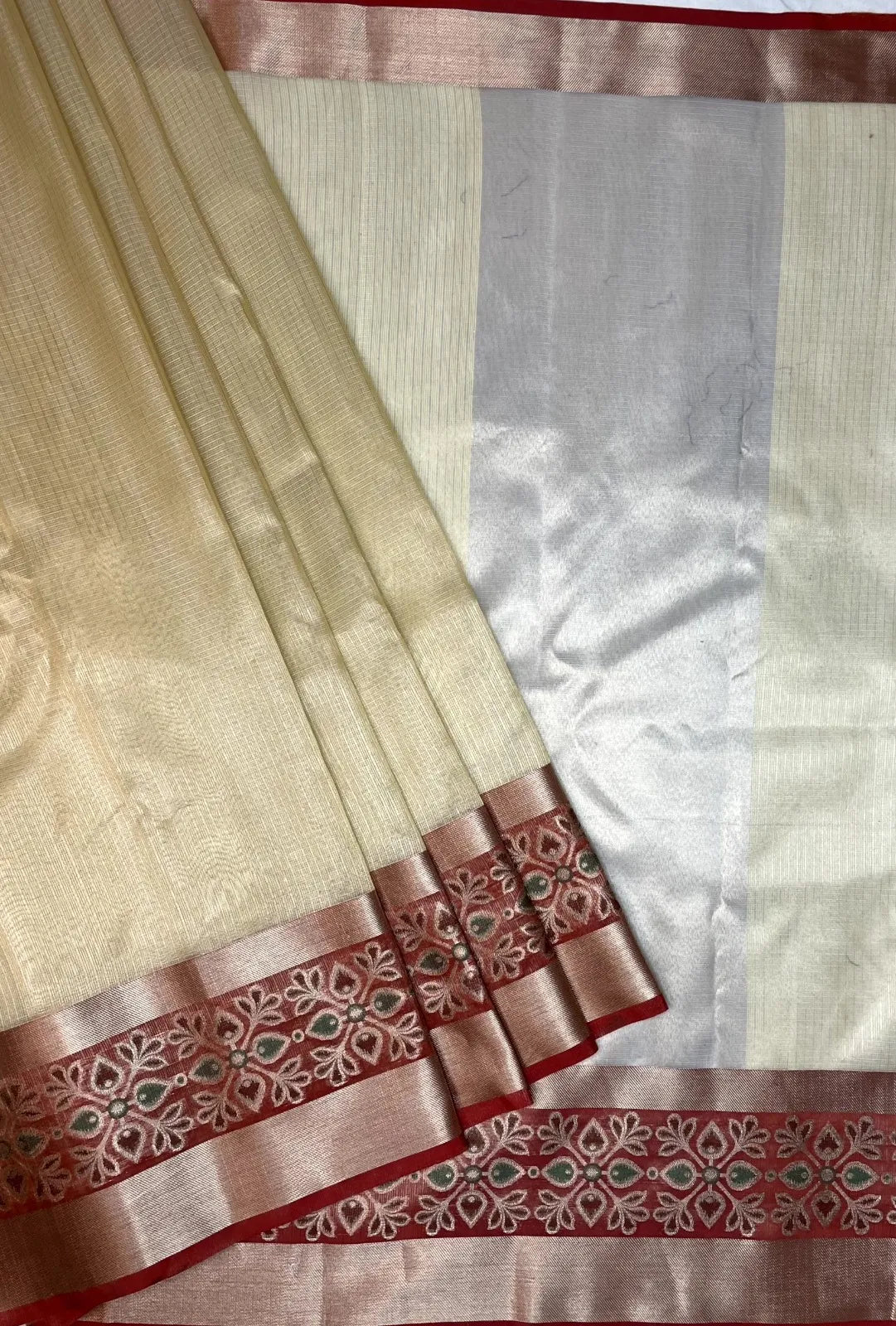 Cream Kota Checks Weave Saree with Body Pallu and Floral Border Design b0131ds