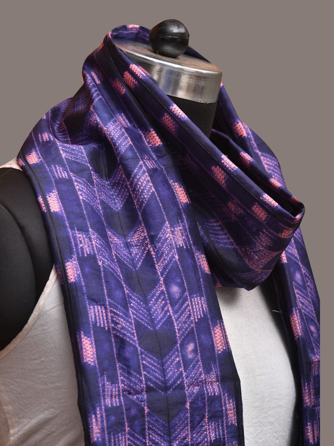 Dark Blue and Pink Shibori Silk Handloom Stole with Zig-Zag Design ds3536