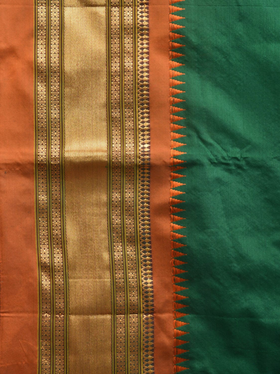 Dark Green and Orange Narayanpet Silk Handloom Plain Saree with Contrast Pallu Design np0929