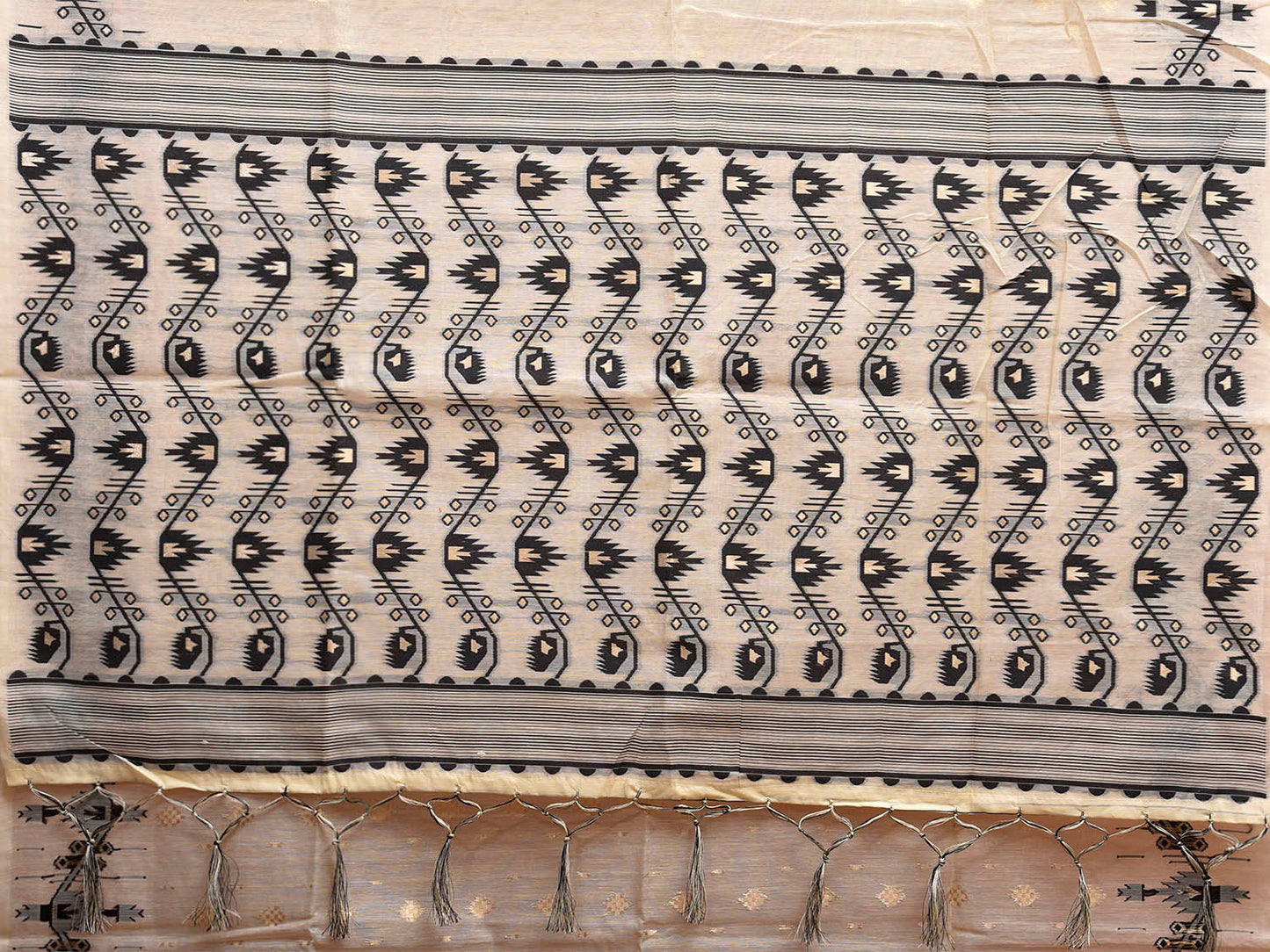 White and Black Dhakai Jamdani Cotton Viscose Saree with Border and Pallu Design dj0189
