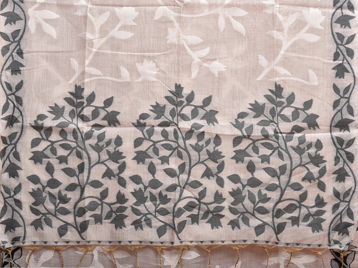 White and Black Dhakai Jamdani Cotton Viscose Saree with Floral Pallu and Border Design dj0193