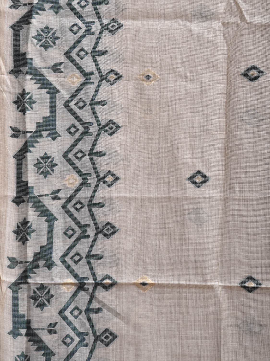 White and Green Dhakai Jamdani Cotton Viscose Saree with Geometric Border and Pallu Design dj0207
