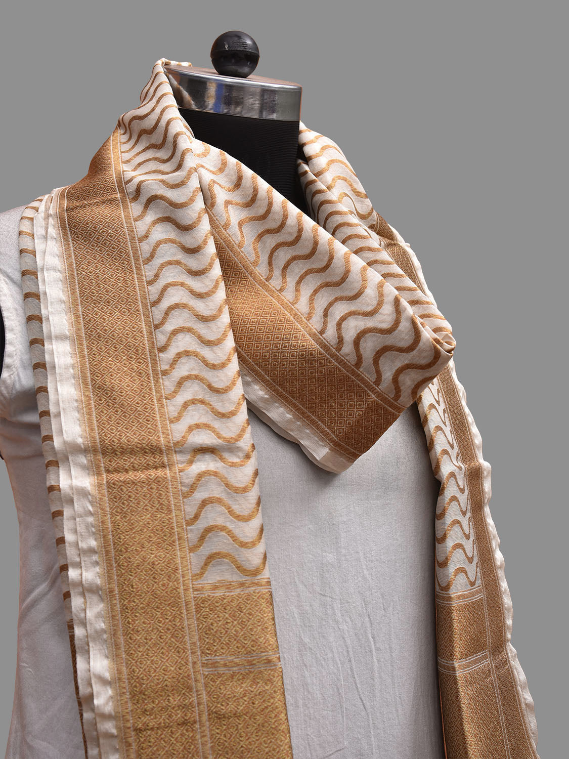 Cream Banaras Sico Dupatta with Waves and Border Design ds3687