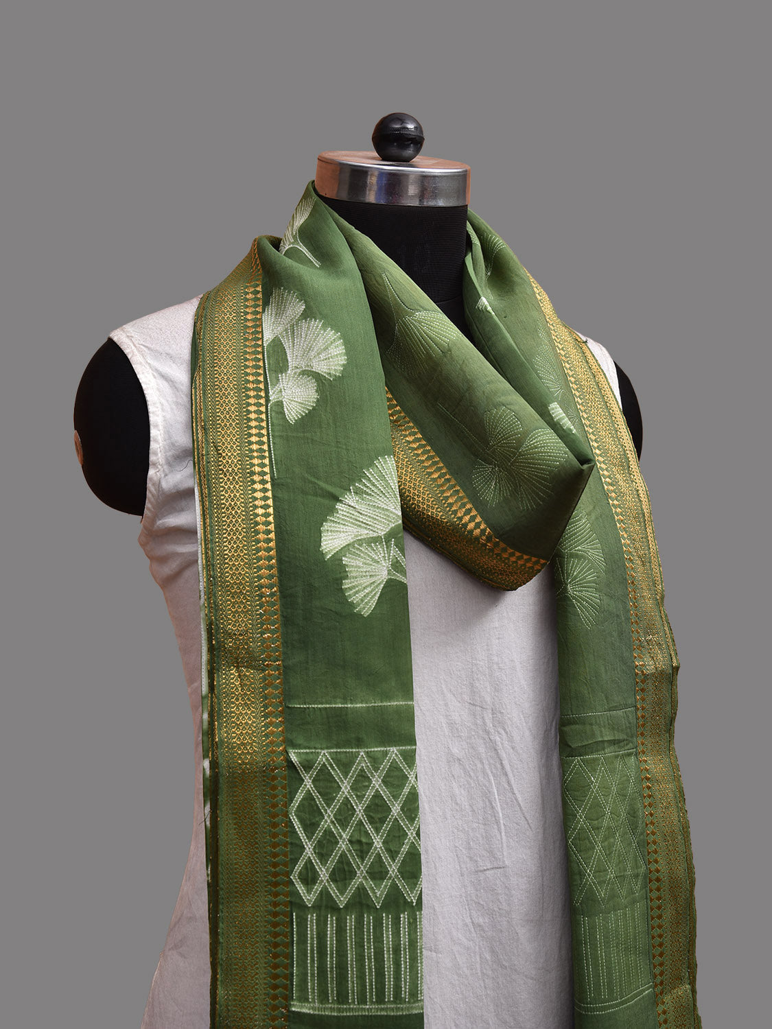 Green Shibori Mangalgiri Sico Dupatta with Leaves Design ds3688