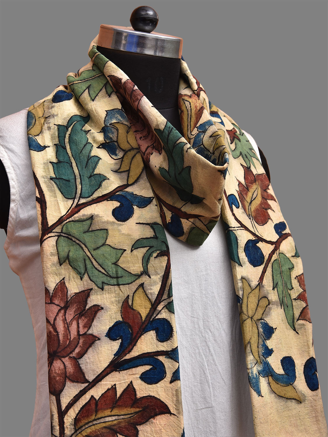 Cream Kalamkari Hand Painted Cotton Stole with Lotus Flowers Design ds3715