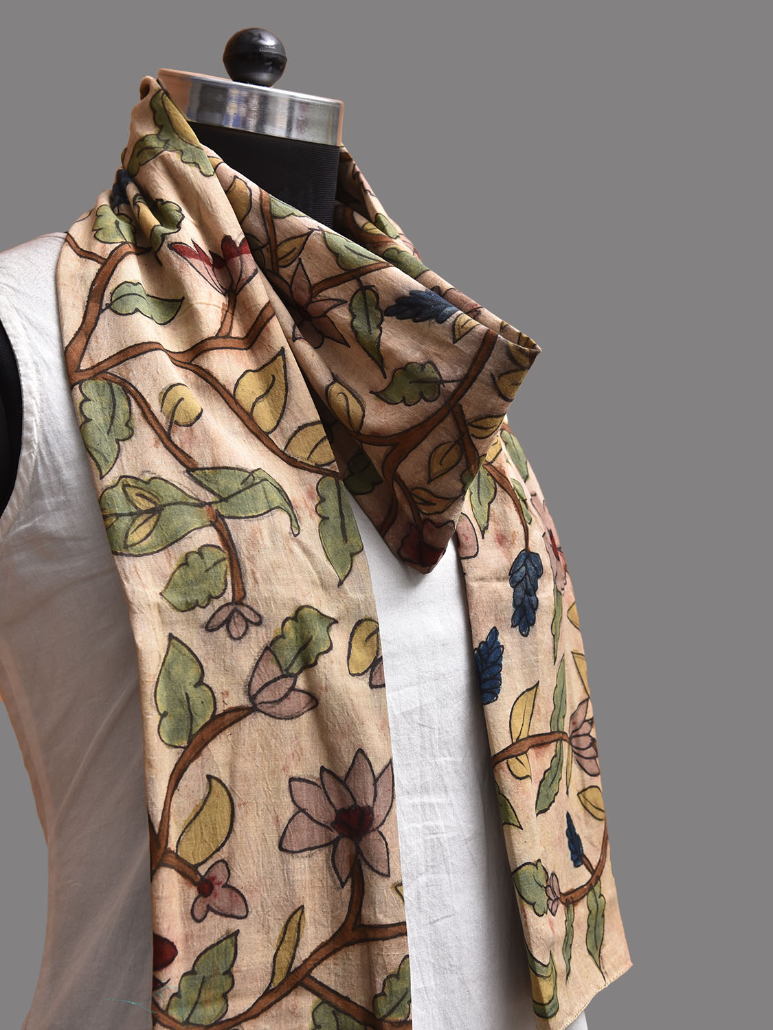 Cream Kalamkari Hand Painted Sico Stole with Floral Design ds3775