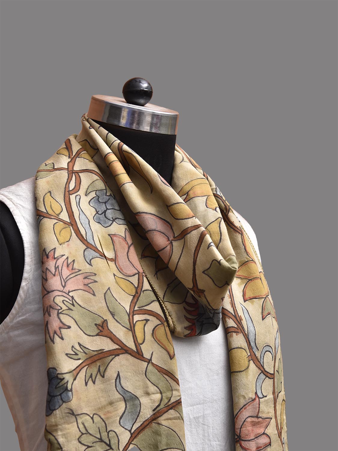 Cream Kalamkari Hand Painted Sico Stole with Floral Design ds3780