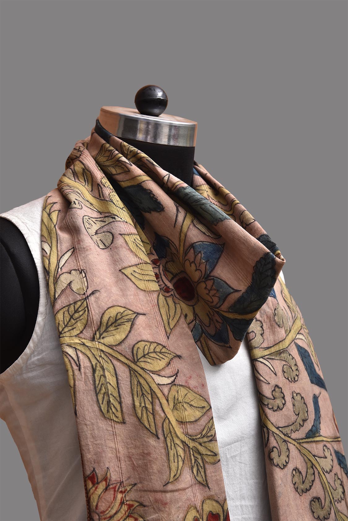 Light Peach Kalamkari Hand Painted Cotton Stole with Big Floral Design ds3783